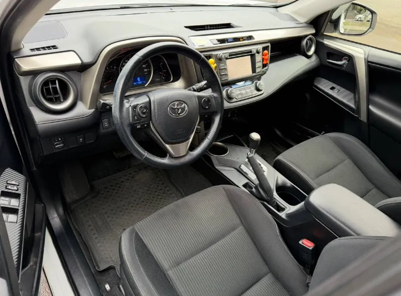 Продам toyota rav4 2.0 бензин год выпуска 2013 состояние идеальное. без вмятин царапин и рыжиков сервисные книги. сигнализация pandora парктроники камера заднего хода вложений не требует! любое оформление! я втарой хозяин! салон не затертый не порваный авто полностью обслужена до мелочей полный привод работает! работает ровно. коробка переключает идеально климат контроль работает все жидкости заменены! стекла все родные каждая кнопка работает) цена 1.650₽ +7-949-794-46-27 остольные вопросы по телефону звоните в любое время. 📲 tg: евгений 📞 звоните: +7(949)7944627 - фотография - 5