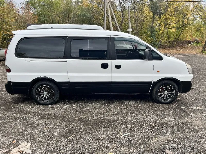 Заголовок: starex 2007, автомат, автозапуск, подогрев, без дтп! готов к зиме. описание: смотрим и покупаем! hyundai starex 2007 г. в. с «автоматом» и полным комплектом опций для комфорта. · пробег: 302 000 км (реальный). · состояние: без дтп (зеленая автотека), технически исправен. · главные плюсы: · автоматическая коробка · сигнализация с автозапуском · подогрев сидений · кондиционер (холодит) · электростеклоподъемники передние · отличная резина на литых дисках машина ухоженная, вся в работе. никаких скрытых проблем. отличный вариант за свои деньги для работы или семьи. звоните, договоримся о встрече. vin для самостоятельной проверки предоставлю. 800000руб +79490390969 📞 звоните: +7(949)0390969 - фотография - 5