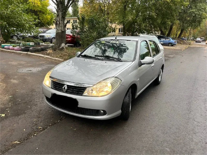 🚘 марка / модель: renault symbol 📅 год выпуска: 2010 ⛽ двигатель (тип, объем): газ/бензин 1.4 🔧 тип кпп: механика 5 ст. 👨‍⚖ владельцев в птс: 1 📮 город: макеевка 💶 цена:425 тысяч рублей 📝 описание: двигатель масло не ест. не троит, не дымит. кпп переключает мягко без хрустов, не выбивает. покупал у единственного собственника с салона. по кузову не гнилая не ржавая, есть пара царапин и мелких вмятин. пробег 306 тысяч км. оригинальный, не скрученный. комплектация: 2 передних электростеклоподъемника, гур, кондиционер, туманки, мультируль, подогрев заднего стекла, сигнализация, 2 ключа. газ зарегистрирован, вписан в птс. 2тысячи назад заменили колодки перед/зад, сайлентблоки задней балки, ступичный подшипник, радиатор печки. ☎ контактный телефон: +7 949 512 5521 📲 tg: @bmbardirocrokodilo 📞 звоните: +7(949)5125521 - фотография - 3