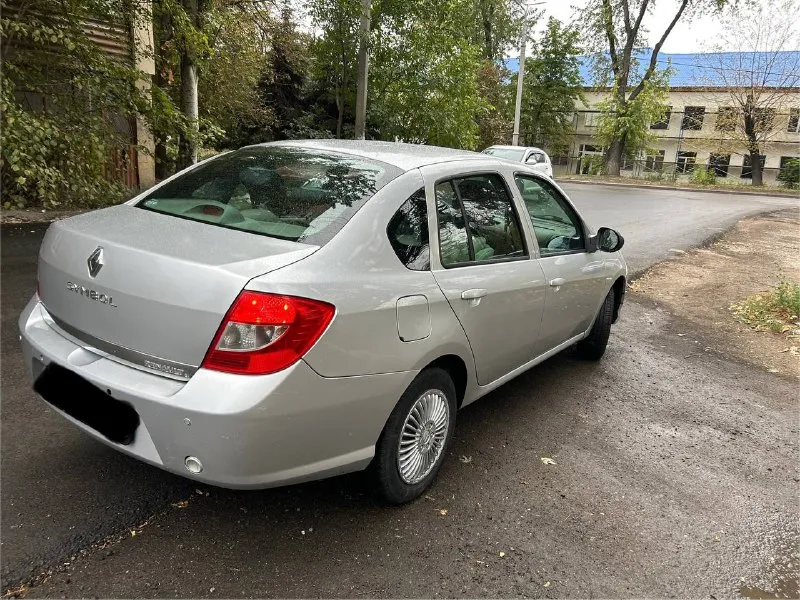 🚘 марка / модель: renault symbol 📅 год выпуска: 2010 ⛽ двигатель (тип, объем): газ/бензин 1.4 🔧 тип кпп: механика 5 ст. 👨‍⚖ владельцев в птс: 1 📮 город: макеевка 💶 цена:425 тысяч рублей 📝 описание: двигатель масло не ест. не троит, не дымит. кпп переключает мягко без хрустов, не выбивает. покупал у единственного собственника с салона. по кузову не гнилая не ржавая, есть пара царапин и мелких вмятин. пробег 306 тысяч км. оригинальный, не скрученный. комплектация: 2 передних электростеклоподъемника, гур, кондиционер, туманки, мультируль, подогрев заднего стекла, сигнализация, 2 ключа. газ зарегистрирован, вписан в птс. 2тысячи назад заменили колодки перед/зад, сайлентблоки задней балки, ступичный подшипник, радиатор печки. ☎ контактный телефон: +7 949 512 5521 📲 tg: @bmbardirocrokodilo 📞 звоните: +7(949)5125521 - фотография - 4