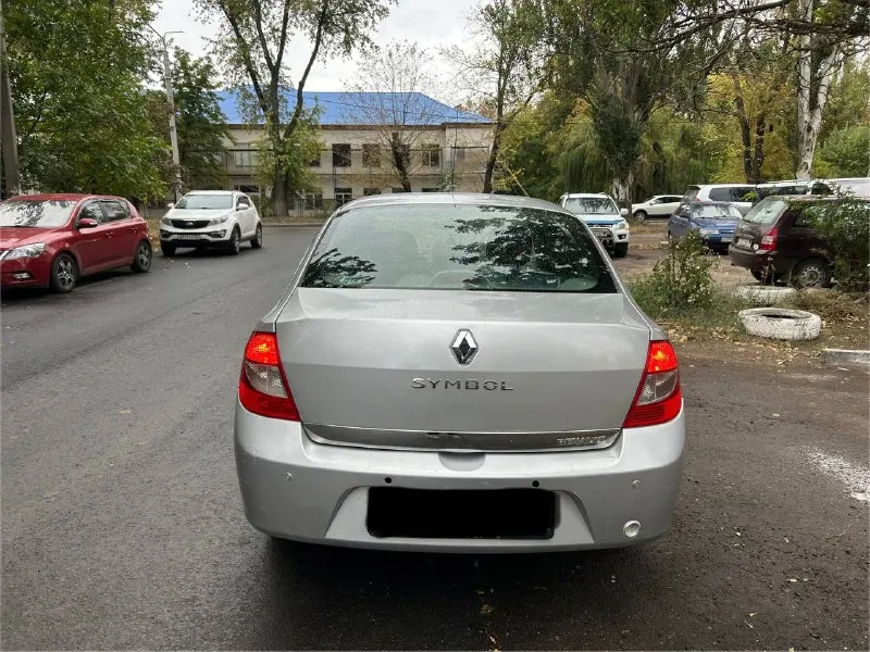 🚘 марка / модель: renault symbol 📅 год выпуска: 2010 ⛽ двигатель (тип, объем): газ/бензин 1.4 🔧 тип кпп: механика 5 ст. 👨‍⚖ владельцев в птс: 1 📮 город: макеевка 💶 цена:425 тысяч рублей 📝 описание: двигатель масло не ест. не троит, не дымит. кпп переключает мягко без хрустов, не выбивает. покупал у единственного собственника с салона. по кузову не гнилая не ржавая, есть пара царапин и мелких вмятин. пробег 306 тысяч км. оригинальный, не скрученный. комплектация: 2 передних электростеклоподъемника, гур, кондиционер, туманки, мультируль, подогрев заднего стекла, сигнализация, 2 ключа. газ зарегистрирован, вписан в птс. 2тысячи назад заменили колодки перед/зад, сайлентблоки задней балки, ступичный подшипник, радиатор печки. ☎ контактный телефон: +7 949 512 5521 📲 tg: @bmbardirocrokodilo 📞 звоните: +7(949)5125521 - фотография - 5