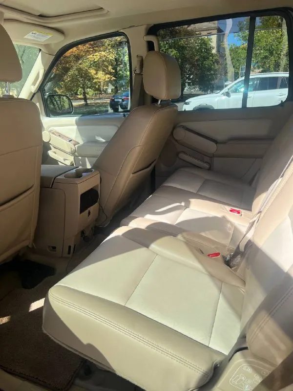 Ford explorer 2006 год выпуска 4.6 мотор бензин, акпп самая полная комплектация японская сборка! родной пробег 257.000 км владею с 2012 года автомобиль в идеальном техническом состоянии и родном окрасе, не требует никаких вложений, все болячки устранены 1.500.000 рублей торг +79493713554 - фотография - 7