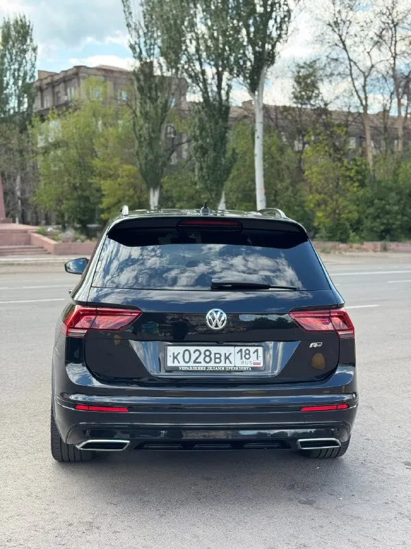 Продам личный автомобиль в очень богатой комплектации, пригнанный полтора года назад из голландии, чистый, настоящий европеец! volkswagen tiguan ii allspace 2.0 tdi на 240 л. с.(дизель) 2020 года, в идеальном состоянии! - два комплекта ключей - r line внешний и внутренний - black пакет - r20 диски - контурная подсветка салона амбиент - черный потолок - панорамная крыша - адаптивная led оптика с ассистентом дальнего свет dynamic light assist - удержание в полосе - адаптивный круиз контроль - камеры 360 - слепые зоны - ассистент движения в пробке - бесключевой доступ - автопарковка - парктроники 360 - датчик усталости водителя - цифровая приборная панель - сенсорный экран - carplay / android auto - функция открытия багажника ногой автомобиль в родном окрасе, без дтп! покрыт керамикой электронный птс получен, машина стоит на учете, сел поехал! vin: wvgzzz5nzlm020940 автотеку вышло по запросу! цена: 3.550.000₽ торг есть г. алчевск связь: +79590113828 / +79591172188 просьба 📞 звоните: +7(959)0113828 - фотография - 6