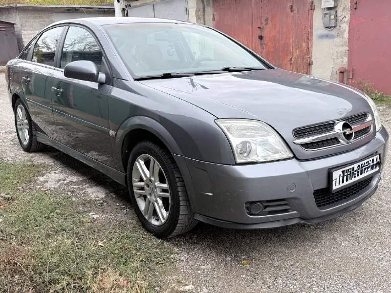 Opel vetra gts 1.8 z18xe самый надежный мотор без фаза регулятора и без теплообменника! автомобиль пригнан из германии в 2020г пробег в днр 12т км все время стоял нет намека на ржавчину родной окрас все остекление заводское даже лобовое климат двух зонный рабочий кожаный салон gts круиз контроль полный электропакет мульти руль монитор с блютуз камера заднего вида в таком состоянии таких машин не осталось новый грм помпа и ролики автомобиль в отличном состоянии новая резина на заводских дисках gts 580.000руб +79494143810 - фотография - 2