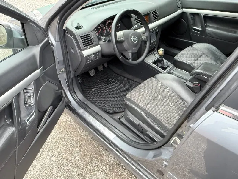 Opel vetra gts 1.8 z18xe самый надежный мотор без фаза регулятора и без теплообменника! автомобиль пригнан из германии в 2020г пробег в днр 12т км все время стоял нет намека на ржавчину родной окрас все остекление заводское даже лобовое климат двух зонный рабочий кожаный салон gts круиз контроль полный электропакет мульти руль монитор с блютуз камера заднего вида в таком состоянии таких машин не осталось новый грм помпа и ролики автомобиль в отличном состоянии новая резина на заводских дисках gts 580.000руб +79494143810 - фотография - 6