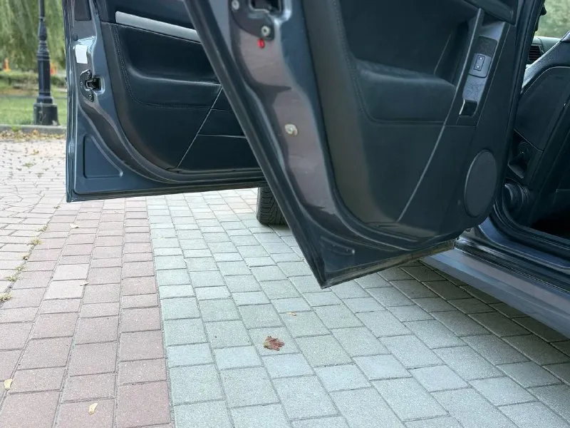 Opel vetra gts 1.8 z18xe самый надежный мотор без фаза регулятора и без теплообменника! автомобиль пригнан из германии в 2020г пробег в днр 12т км все время стоял нет намека на ржавчину родной окрас все остекление заводское даже лобовое климат двух зонный рабочий кожаный салон gts круиз контроль полный электропакет мульти руль монитор с блютуз камера заднего вида в таком состоянии таких машин не осталось новый грм помпа и ролики автомобиль в отличном состоянии новая резина на заводских дисках gts 580.000руб +79494143810 - фотография - 8