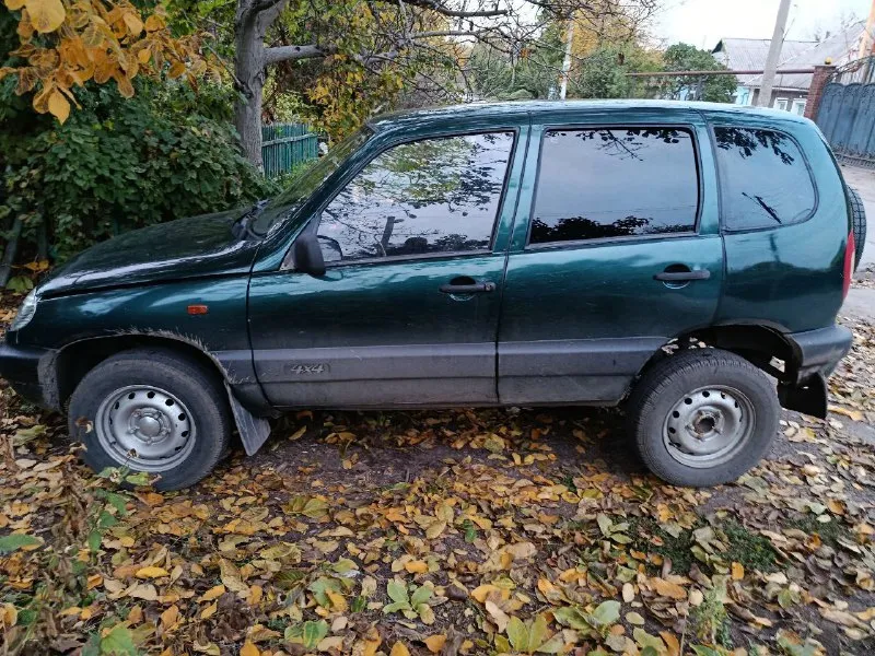 Продам нива шевроле 2004 г с документами в порядке 1хоз, на хорошем ходу, гур раздатка в исправном состоянии, интересно пишите скину телефон +79496317808.. срочно нужны финансы цена 260к - фотография - 4