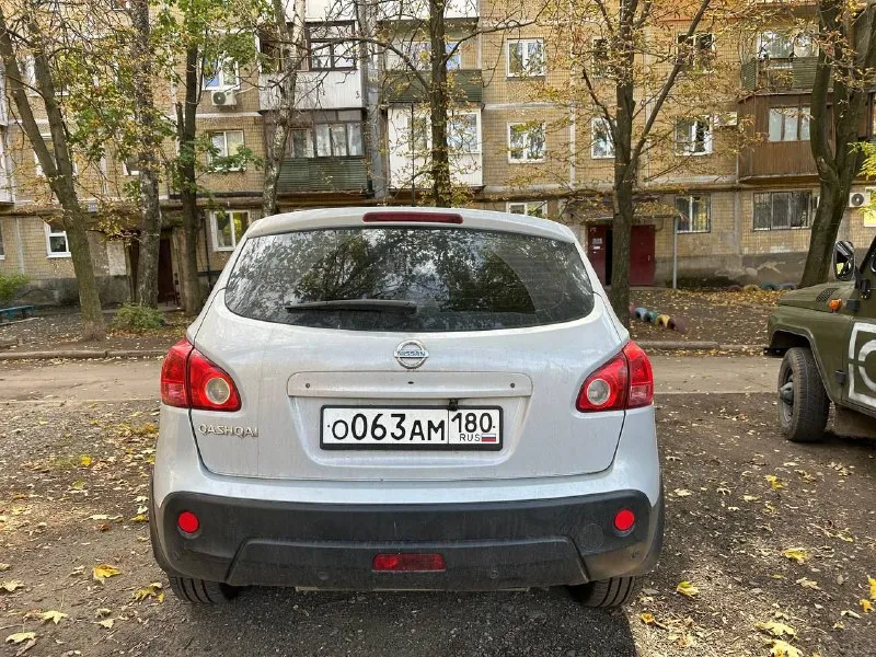 Продам nissan кашкай авто в хорошем состоянии год выпуска 2007 пробег: 230 тыс. км акпп, бесключевой доступ, подогрев передних сидений, круиз контроль, датчик дождя, датчик света, двух зонный климат контроль, кожаный салон, подключаемый полный привод. двигатель после капитального ремонта прошел 10 тыс км. стоимость составила 250 к. салон чистый ухоженный документы в полном порядке имеется трещина на лобовом стекле незначительная (стекло имеется в гараже, не было заменено в виду отсутствия времени) новая летняя и зимняя резина проездили один сезон новый аккумулятор новый глушитель недавно были заменены свечи, катушки стоимость 920 торг уместен возможность обмена на автомобиль с акпп с доплатой осмотр донецк +7949 034 64 41, +7949 846 58 93 - фотография - 6