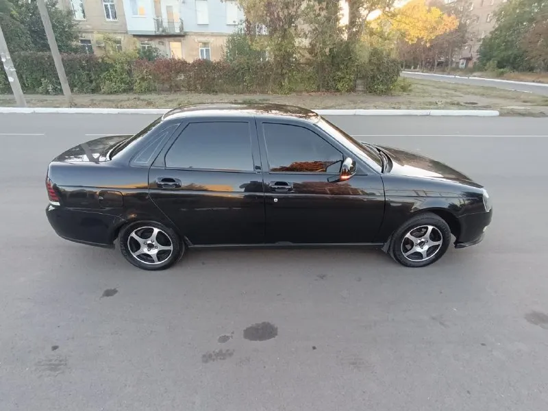 Продам приору 2011 года, без кондера, пробег родной 198000, я собственник. машина в отличном состоянии, но есть пара небольших вмятин, днище и пороги в идеале, переодета в приору 2. 1000 км назад поменял масло, фильтра, антифриз, новые передние стойки, рулевые наконечники, шаровые. стоит громкий выхлоп, паук субару, резонатор и банка стингер спорт. полностью зашумлены передние двери, потолок, багажник. по музыке 2 пары патриотов нео 20 от зевса 2.500, саб ёжик 122 1.5 киловатта номинал от dl audio gryphon 1.3200, рупора хедшоты 37 нео, гена на 140. цена 505 тысяч, торг у капота. тел. +79493597430 📞 звоните: +7(949)3597430 - фотография - 4