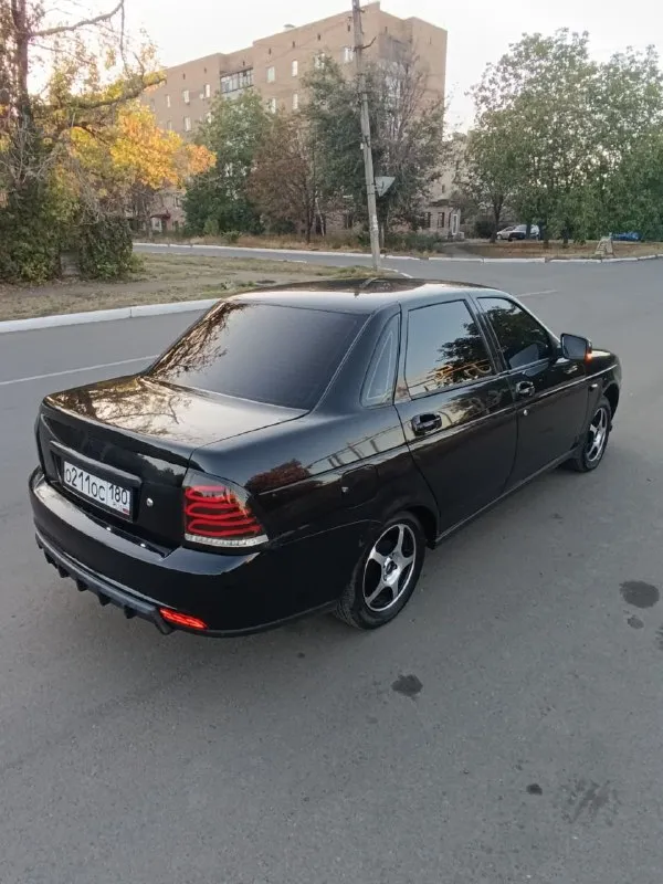 Продам приору 2011 года, без кондера, пробег родной 198000, я собственник. машина в отличном состоянии, но есть пара небольших вмятин, днище и пороги в идеале, переодета в приору 2. 1000 км назад поменял масло, фильтра, антифриз, новые передние стойки, рулевые наконечники, шаровые. стоит громкий выхлоп, паук субару, резонатор и банка стингер спорт. полностью зашумлены передние двери, потолок, багажник. по музыке 2 пары патриотов нео 20 от зевса 2.500, саб ёжик 122 1.5 киловатта номинал от dl audio gryphon 1.3200, рупора хедшоты 37 нео, гена на 140. цена 505 тысяч, торг у капота. тел. +79493597430 📞 звоните: +7(949)3597430 - фотография - 5