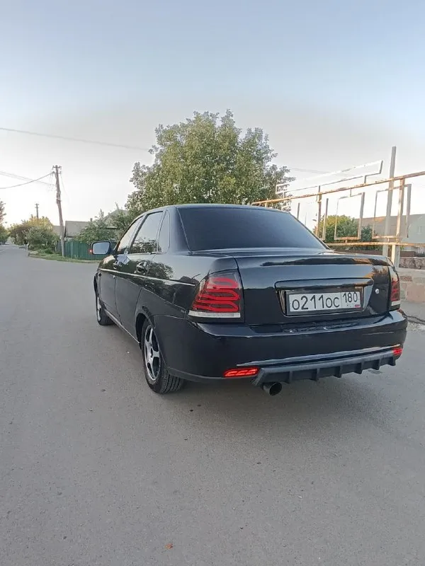 Продам приору 2011 года, без кондера, пробег родной 198000, я собственник. машина в отличном состоянии, но есть пара небольших вмятин, днище и пороги в идеале, переодета в приору 2. 1000 км назад поменял масло, фильтра, антифриз, новые передние стойки, рулевые наконечники, шаровые. стоит громкий выхлоп, паук субару, резонатор и банка стингер спорт. полностью зашумлены передние двери, потолок, багажник. по музыке 2 пары патриотов нео 20 от зевса 2.500, саб ёжик 122 1.5 киловатта номинал от dl audio gryphon 1.3200, рупора хедшоты 37 нео, гена на 140. цена 505 тысяч, торг у капота. тел. +79493597430 📞 звоните: +7(949)3597430 - фотография - 7