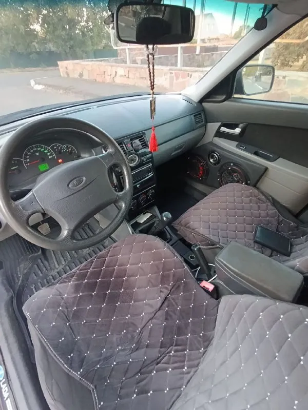 Продам приору 2011 года, без кондера, пробег родной 198000, я собственник. машина в отличном состоянии, но есть пара небольших вмятин, днище и пороги в идеале, переодета в приору 2. 1000 км назад поменял масло, фильтра, антифриз, новые передние стойки, рулевые наконечники, шаровые. стоит громкий выхлоп, паук субару, резонатор и банка стингер спорт. полностью зашумлены передние двери, потолок, багажник. по музыке 2 пары патриотов нео 20 от зевса 2.500, саб ёжик 122 1.5 киловатта номинал от dl audio gryphon 1.3200, рупора хедшоты 37 нео, гена на 140. цена 505 тысяч, торг у капота. тел. +79493597430 📞 звоните: +7(949)3597430 - фотография - 9