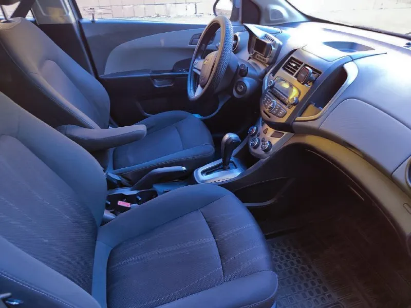 ❗❗❗собственник❗❗❗ продам chevrolet авео т300 в отличном состояни! 2013 года. ✅птс оригинал! ✅юридически чистая! ✅двигатель объемом 1.6 работает ровно и тихо ✅автоматическая коробка передач переключает плавно ✅ходовая часть полностью обслужена, не гремит, не стучит ✅рабочий кондиционер и все опции ✅мультируль ✅два ключа ✅родной пробег 135 тыс. км ✅отличное техническое состояние! 🗞️ цена 900 000р 📎торг обоснованный возле капота +79494005855 📞 звоните: +7(949)4005855 - фотография - 10