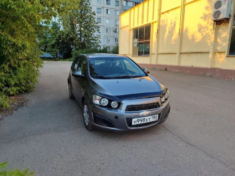 ❗❗❗собственник❗❗❗ продам chevrolet авео т300 в отличном состояни! 2013 года. ✅птс оригинал! ✅юридически чистая! ✅двигатель объемом 1.6 работает ровно и тихо ✅автоматическая коробка передач переключает плавно ✅ходовая часть полностью обслужена, не гремит, не стучит ✅рабочий кондиционер и все опции ✅мультируль ✅два ключа ✅родной пробег 135 тыс. км ✅отличное техническое состояние! 🗞️ цена 900 000р 📎торг обоснованный возле капота +79494005855 📞 звоните: +7(949)4005855 - фотография - 4