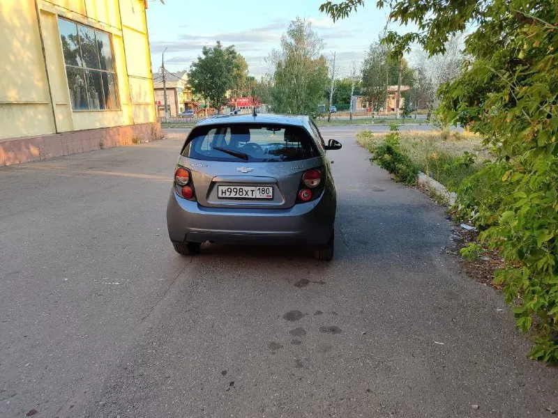 ❗❗❗собственник❗❗❗ продам chevrolet авео т300 в отличном состояни! 2013 года. ✅птс оригинал! ✅юридически чистая! ✅двигатель объемом 1.6 работает ровно и тихо ✅автоматическая коробка передач переключает плавно ✅ходовая часть полностью обслужена, не гремит, не стучит ✅рабочий кондиционер и все опции ✅мультируль ✅два ключа ✅родной пробег 135 тыс. км ✅отличное техническое состояние! 🗞️ цена 900 000р 📎торг обоснованный возле капота +79494005855 📞 звоните: +7(949)4005855 - фотография - 5