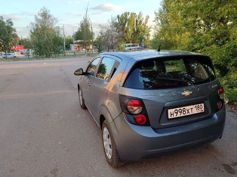 ❗❗❗собственник❗❗❗ продам chevrolet авео т300 в отличном состояни! 2013 года. ✅птс оригинал! ✅юридически чистая! ✅двигатель объемом 1.6 работает ровно и тихо ✅автоматическая коробка передач переключает плавно ✅ходовая часть полностью обслужена, не гремит, не стучит ✅рабочий кондиционер и все опции ✅мультируль ✅два ключа ✅родной пробег 135 тыс. км ✅отличное техническое состояние! 🗞️ цена 900 000р 📎торг обоснованный возле капота +79494005855 📞 звоните: +7(949)4005855 - фотография - 7