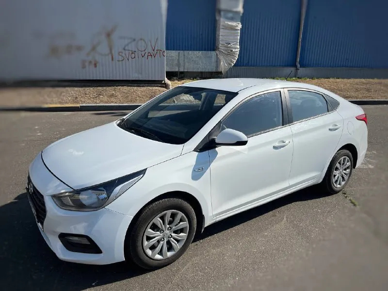 🔥продам: hyundai solaris 2019 год 🔥 ✅коробка автомат 6 ступенчатый ✅двигатель 1.4, 100л. с (работает без нареканий) ✅полное переоформление ✅2 владелец ✅родной пробег:140.000 ✅салон в идеальном состоянии, ухоженный ✅заменены расходники, свечи, все жидкости, тормозные колодки ✅ходовая в идеальном состоянии ✅резина новая (лето) 💰цена:980.000 (торг уместен)💰 полностью живой solaris для повседневного надежного использования, машина вложений не требует. для связи +79494149102 либо писать в л. с - фотография - 5