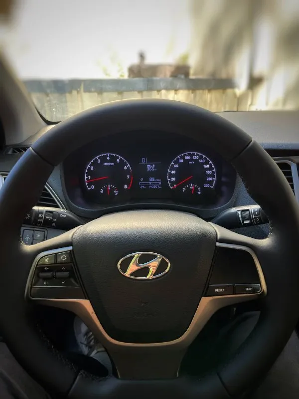 🔥продам: hyundai solaris 2019 год 🔥 ✅коробка автомат 6 ступенчатый ✅двигатель 1.4, 100л. с (работает без нареканий) ✅полное переоформление ✅2 владелец ✅родной пробег:140.000 ✅салон в идеальном состоянии, ухоженный ✅заменены расходники, свечи, все жидкости, тормозные колодки ✅ходовая в идеальном состоянии ✅резина новая (лето) 💰цена:980.000 (торг уместен)💰 полностью живой solaris для повседневного надежного использования, машина вложений не требует. для связи +79494149102 либо писать в л. с - фотография - 8