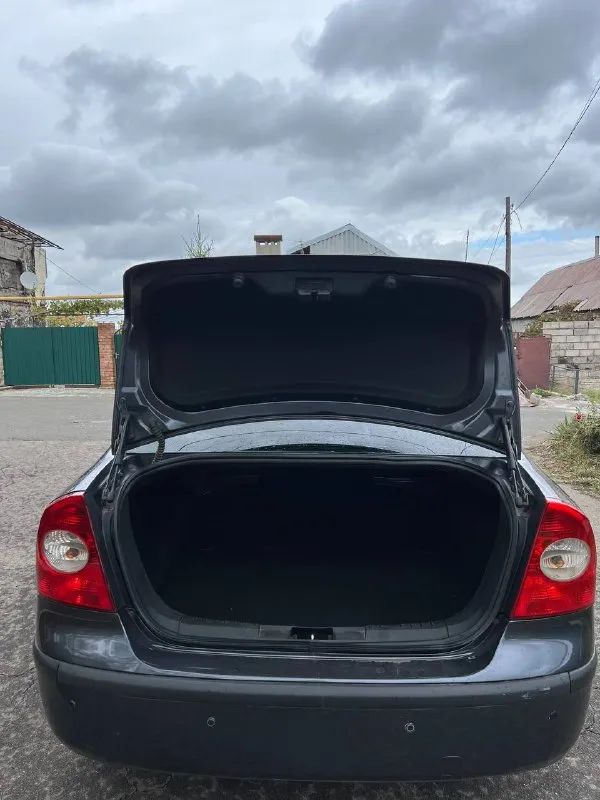 Продам ford focus 2 ghia переходной рестайлинг двигатель 2.0 бензин кпп: автомат год выпуска: 2007 цвет: темно-серый ! автомобиль в очень хорошем состоянии, двигатель масло не ест, не дымит, коробка работает отлично. по ходовой вопросов нет едет мягко, без стуков и прочего, кузов в хорошем состоянии днище и пороги целые! богатая комплектация ghia с двух зоннным климатом, обогревом лобового, сидений, зеркал, esp(курсовая устойчивость) abs, бортовик, эл. зеркала, птф, 4 стеклоподьемника, сигнализация, дисковые тормоза вкруг! кондиционер холодит❄️ задние парктроники, имееться трещина на лобовом снизу, все стекла родные по документам порядок без штрафов и запретов! комплект хорошей зимней резины в комплекте! торг есть цена: 545000 📍мариуполь 📞+79496463727 - фотография - 5