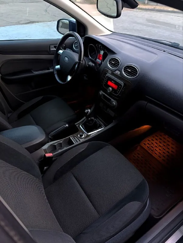 Донецк продам форд фокус 2008г рестайлинг 1.8.бензин. механика автомобиль в оригинале (не бит не крашен) остекление заводское пробег 142 000 км (100%) климат контроль, круиз, подогрев сидений, лобового стекла. датчики света, дождя. поворотные лэд фары с омывателями. 4 стеклоподтемника с доводчиками. ходовая полностью перебрана. (гарантия, наряд заказы в наличии) зимний комплект колёс достойный автомобиль! полностью обслужен, вложений не требует. документы в полном порядке сервисная книга. три ключа. цена 830 000₽ +79493830348 - фотография - 3