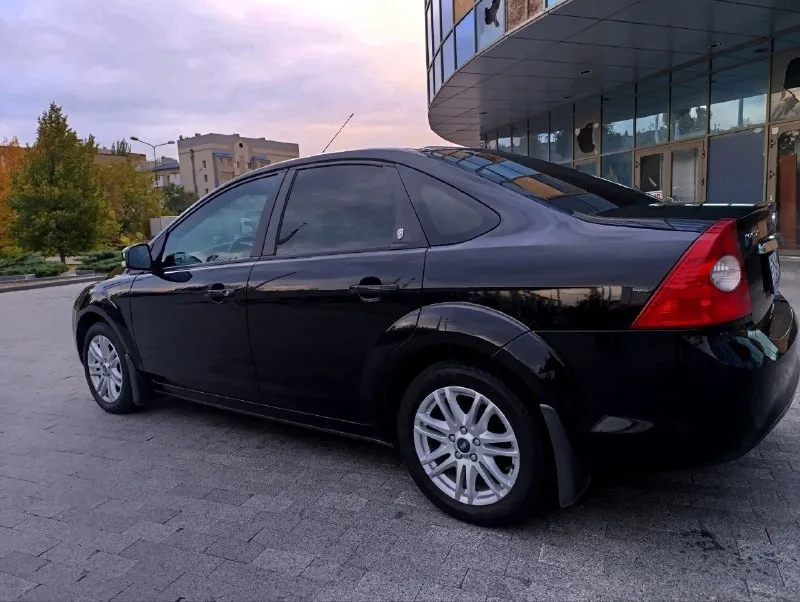 Донецк продам форд фокус 2008г рестайлинг 1.8.бензин. механика автомобиль в оригинале (не бит не крашен) остекление заводское пробег 142 000 км (100%) климат контроль, круиз, подогрев сидений, лобового стекла. датчики света, дождя. поворотные лэд фары с омывателями. 4 стеклоподтемника с доводчиками. ходовая полностью перебрана. (гарантия, наряд заказы в наличии) зимний комплект колёс достойный автомобиль! полностью обслужен, вложений не требует. документы в полном порядке сервисная книга. три ключа. цена 830 000₽ +79493830348 - фотография - 6