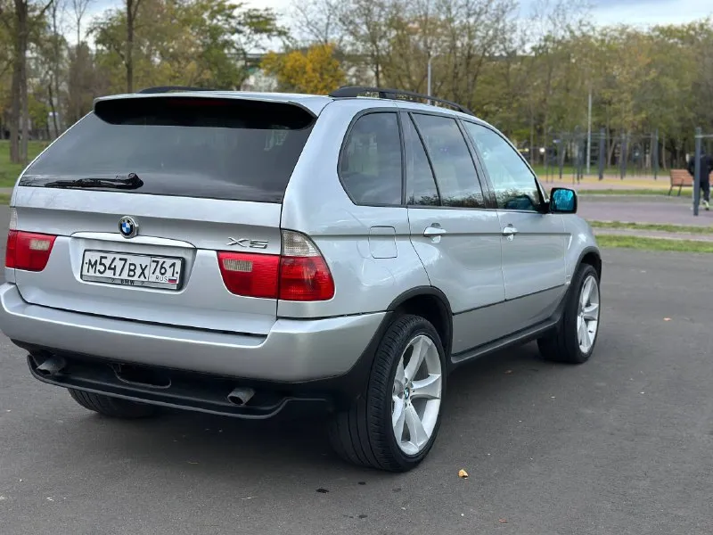 Bmw x5 3.0 gas a/t 2003 авто в прекрасном состоянии максимальной комплектации и без единого окраса. оригинал shadow line, черный потолок, память сидений, люк. очень брутальный и комфортный автомобиль. коробка работает как часы. все функции по авто исправны. на газу. по трассе 300₽ на 100 км. х5 будете довольны так очень мало таких осталось. подробности по пробег 270 000 км цена 980 000₽ тел. +7 (949) 573-62-32 сергей 📞 звоните: +7(949)5736232 - фотография - 3