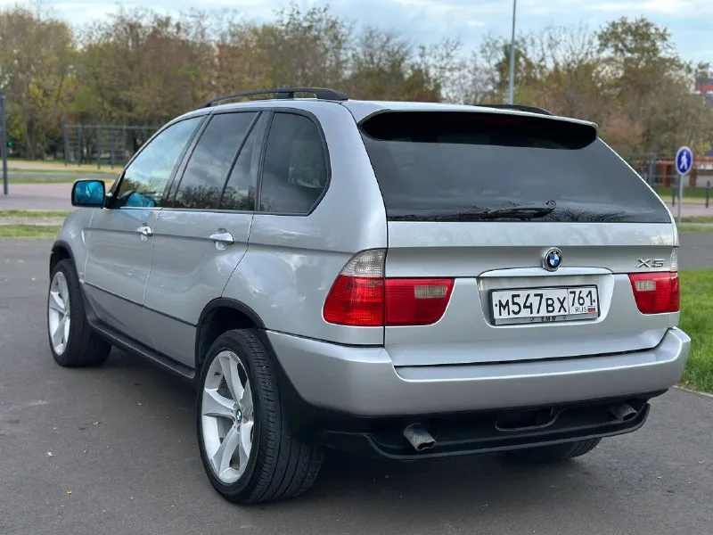 Bmw x5 3.0 gas a/t 2003 авто в прекрасном состоянии максимальной комплектации и без единого окраса. оригинал shadow line, черный потолок, память сидений, люк. очень брутальный и комфортный автомобиль. коробка работает как часы. все функции по авто исправны. на газу. по трассе 300₽ на 100 км. х5 будете довольны так очень мало таких осталось. подробности по пробег 270 000 км цена 980 000₽ тел. +7 (949) 573-62-32 сергей 📞 звоните: +7(949)5736232 - фотография - 4