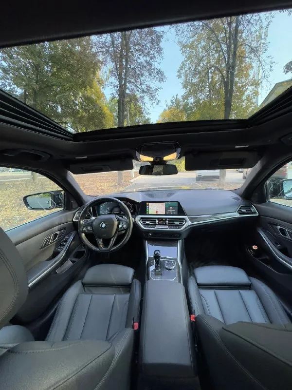 Bmw g20 330i xdrive 258 🐎на полном приводе без ошибок с трассовым пробегом 179к и хорошей комплектацией. б48 чувствует себя отлично, отлично тянет, масло не кушает вообще, замена каждые 7.000 км, была в одной семье, каждый день 100 километров по трассе. обслуживалась все время в профильном сервисе bmw. устранена болячка с жалюзями и блоками зеркал, мало кто за это пишет, стоят новые оригинальные блоки третьей ревизии. из последнего установлена новая оригинальная помпа. есть все чеки и заказ наряды. любые проверки на ваших сервисах. из крашенных элементов только капот и передние крылья. по комплектация есть все, кроме проекции. трех зонный климат контроль, дистроник, комфорт сидения с памятью, люк, подогревы сидений, большой монитор с кар плэй, лазерная оптика и многое другое. любые проверки и вопросы г. донецк цена2,7 🍋 +79494348921 📞 звоните: +7(949)4348921 - фотография - 7