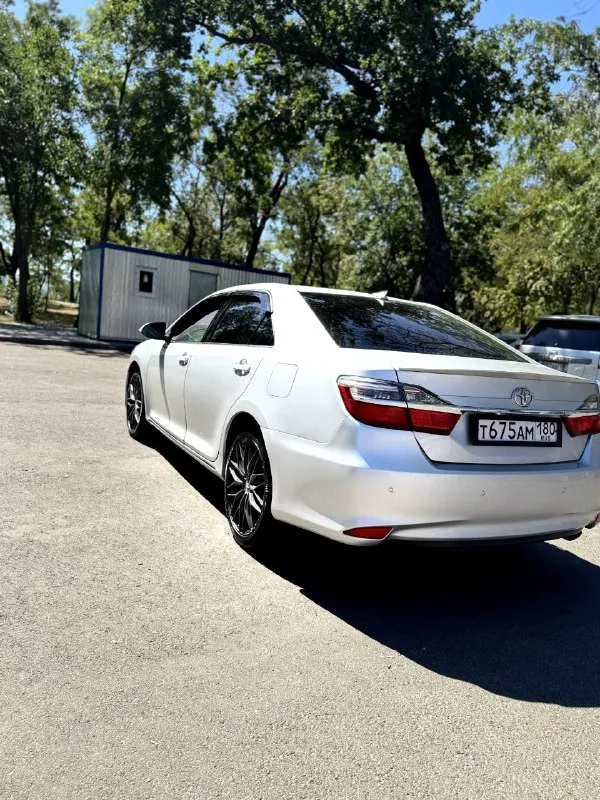 Продам toyota camry 50, 2013 год, объем 2.5 л. 181 л. с. пробег 255.000 км. чистый европеец, делал хорошую шумоизоляцию, новые тормозные диски, датчик дождя, новые задние стойки, стоит хорошая led - оптика, 3 ключа, двигатель работает отлично, ходовая обслуженна, диски r19, резина стоит continental, есть зимняя резина, на дисках r16, машина находиться в мариуполе, продажа из за покупки нового автомобиля, обмен не интересует, цена 1🍋520 р. , торг у капота, все вопросы по телефону +79497048102 - фотография - 6