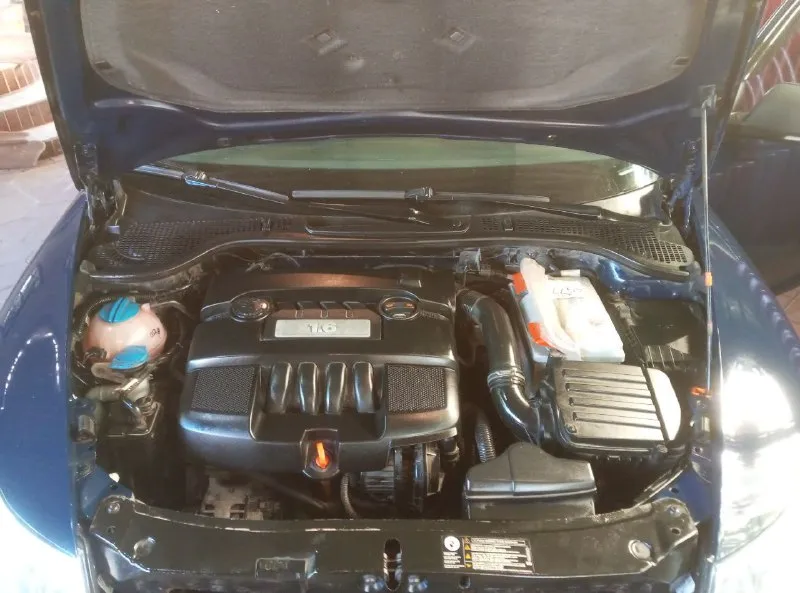 Продам skoda октавия а5 рестайлинг 2010 года в идеальном состоянии не крашена 177 тыс. км родной пробег без гнили и дыр полностью обслужена мотор 1.6 mpi не дымит не троит работает отлично кпп без нареканий ходовая отлично два ключа новый аккумулятор авто-тека зелёная авто без дтп остальные вопросы по телефону+79494660885 +79498056656 реальному покупателю хороший торг цена 875 тыс. 📞 звоните: +7(949)4660885 - фотография - 8