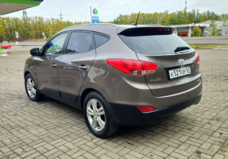 🚗🅰️🅰️🅰️ 🚘хендай ix 35 ⚙️двигатель: 2.0л ⛽️вид топлива бензин 📦кпп: автомат 🗺️пробег:200.000км ⚙️привод: полный 📅год выпуска: 2013 💴цена: 1м180тр автомобиль в хорошем состоянии не бита не крашена 100% вложений не требует объем двигателя 2.0 богатая комплектация -кожаный слон -камера задниговида вида •усилитель руля • кондиционер •4 эл стеклоподъёмника •подогревы сидений •мультимедиа usb aux • безопасность (airbag) abs esp •эл регулировка зеркал 📞 🇷🇺 звоните: +79494660985 +79498307562 📍•город макеевка - фотография - 5