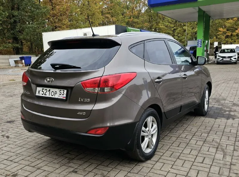 🚗🅰️🅰️🅰️ 🚘хендай ix 35 ⚙️двигатель: 2.0л ⛽️вид топлива бензин 📦кпп: автомат 🗺️пробег:200.000км ⚙️привод: полный 📅год выпуска: 2013 💴цена: 1м180тр автомобиль в хорошем состоянии не бита не крашена 100% вложений не требует объем двигателя 2.0 богатая комплектация -кожаный слон -камера задниговида вида •усилитель руля • кондиционер •4 эл стеклоподъёмника •подогревы сидений •мультимедиа usb aux • безопасность (airbag) abs esp •эл регулировка зеркал 📞 🇷🇺 звоните: +79494660985 +79498307562 📍•город макеевка - фотография - 6