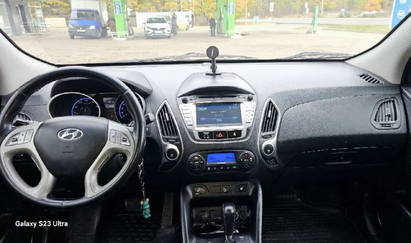 🚗🅰️🅰️🅰️ 🚘хендай ix 35 ⚙️двигатель: 2.0л ⛽️вид топлива бензин 📦кпп: автомат 🗺️пробег:200.000км ⚙️привод: полный 📅год выпуска: 2013 💴цена: 1м180тр автомобиль в хорошем состоянии не бита не крашена 100% вложений не требует объем двигателя 2.0 богатая комплектация -кожаный слон -камера задниговида вида •усилитель руля • кондиционер •4 эл стеклоподъёмника •подогревы сидений •мультимедиа usb aux • безопасность (airbag) abs esp •эл регулировка зеркал 📞 🇷🇺 звоните: +79494660985 +79498307562 📍•город макеевка - фотография - 7