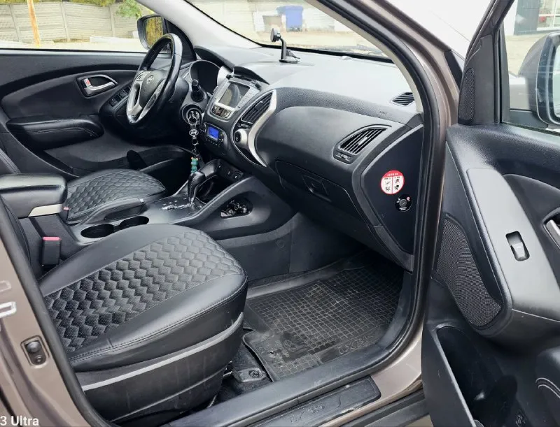 🚗🅰️🅰️🅰️ 🚘хендай ix 35 ⚙️двигатель: 2.0л ⛽️вид топлива бензин 📦кпп: автомат 🗺️пробег:200.000км ⚙️привод: полный 📅год выпуска: 2013 💴цена: 1м180тр автомобиль в хорошем состоянии не бита не крашена 100% вложений не требует объем двигателя 2.0 богатая комплектация -кожаный слон -камера задниговида вида •усилитель руля • кондиционер •4 эл стеклоподъёмника •подогревы сидений •мультимедиа usb aux • безопасность (airbag) abs esp •эл регулировка зеркал 📞 🇷🇺 звоните: +79494660985 +79498307562 📍•город макеевка - фотография - 8