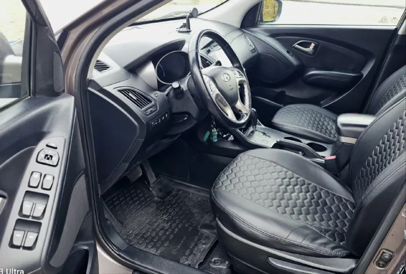 🚗🅰️🅰️🅰️ 🚘хендай ix 35 ⚙️двигатель: 2.0л ⛽️вид топлива бензин 📦кпп: автомат 🗺️пробег:200.000км ⚙️привод: полный 📅год выпуска: 2013 💴цена: 1м180тр автомобиль в хорошем состоянии не бита не крашена 100% вложений не требует объем двигателя 2.0 богатая комплектация -кожаный слон -камера задниговида вида •усилитель руля • кондиционер •4 эл стеклоподъёмника •подогревы сидений •мультимедиа usb aux • безопасность (airbag) abs esp •эл регулировка зеркал 📞 🇷🇺 звоните: +79494660985 +79498307562 📍•город макеевка - фотография - 9