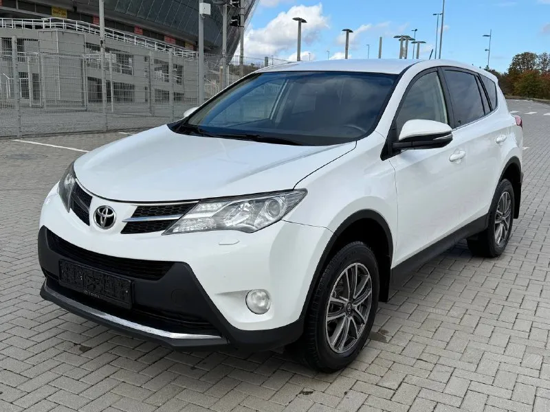 Продам toyota rav4 2.0 бензин год выпуска 2013 состояние идеальное. без вмятин царапин и рыжиков сер... - фотография