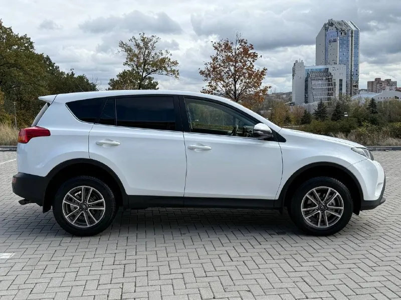 Продам toyota rav4 2.0 бензин год выпуска 2013 состояние идеальное. без вмятин царапин и рыжиков сервисные книги. сигнализация pandora парктроники камера заднего хода вложений не требует! любое оформление! я втарой хозяин! салон не затертый не порваный авто полностью обслужена до мелочей полный привод работает! работает ровно. коробка переключает идеально климат контроль работает все жидкости заменены! стекла все родные каждая кнопка работает) цена 1.630₽ +7-949-794-46-27 остольные вопросы по телефону звоните в любое время. 📲 tg: евгений 📞 звоните: +7(949)7944627 - фотография - 3