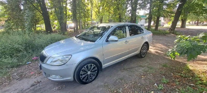 Skoda актавия а5 2010г пробег 244тыс 1.8т 720т. руб обклеина в круг брони плёнкай. все вопросы по те... - фотография