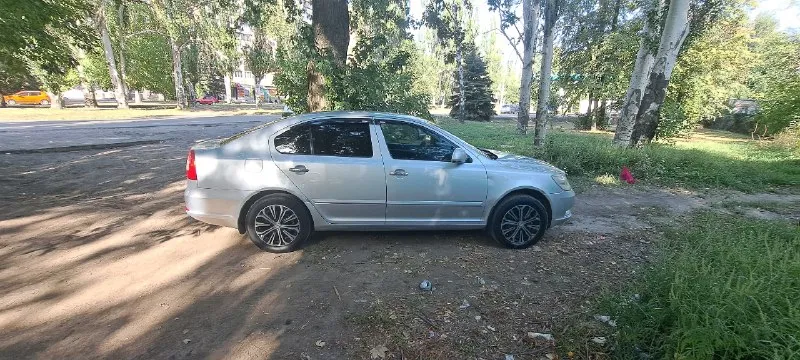 Skoda актавия а5 2010г пробег 244тыс 1.8т 720т. руб обклеина в круг брони плёнкай. все вопросы по телефону +79493595203 📞 звоните: +7(949)3595203 - фотография - 3