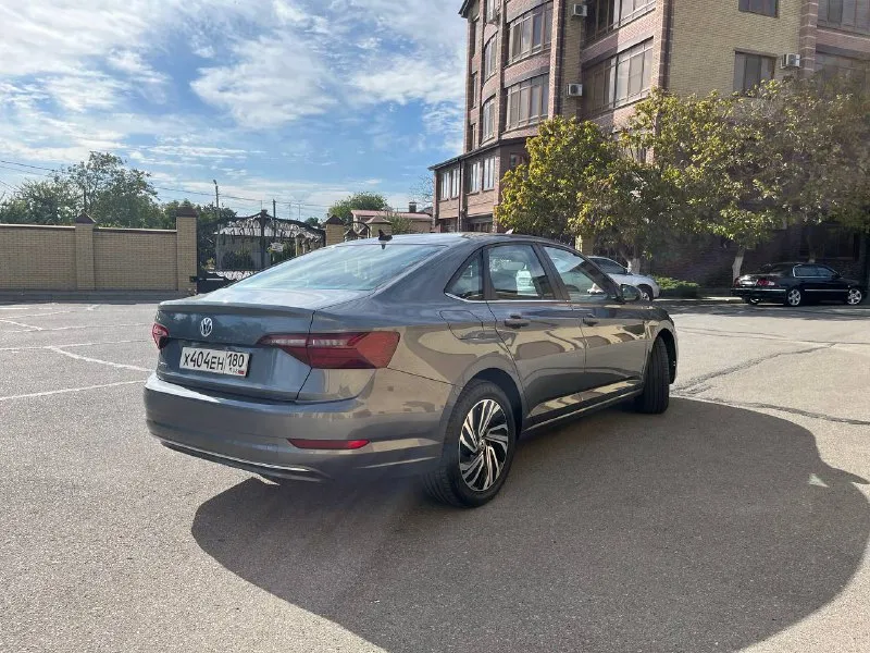 Volkswagen jetta mk7 в комплектации sel, 11/2021 автомобиль год во владении, полностью обслужен и ухожен, кузов в керамике, то каждые 7 тысяч, состояние машины очень хорошее по всем интересующим вопросам отвечу в смс или по телефону торг у капота цена 2.1кк +79885773500 📞 звоните: +7(988)5773500 - фотография - 4