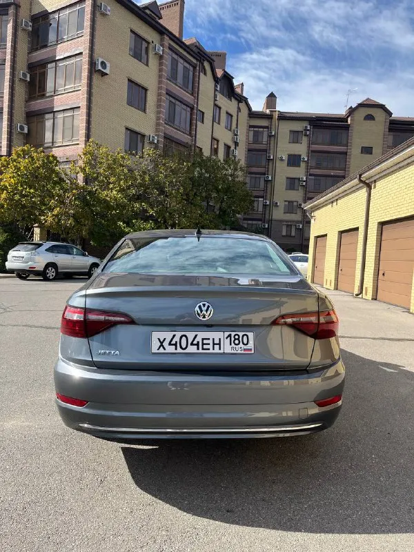 Volkswagen jetta mk7 в комплектации sel, 11/2021 автомобиль год во владении, полностью обслужен и ухожен, кузов в керамике, то каждые 7 тысяч, состояние машины очень хорошее по всем интересующим вопросам отвечу в смс или по телефону торг у капота цена 2.1кк +79885773500 📞 звоните: +7(988)5773500 - фотография - 5