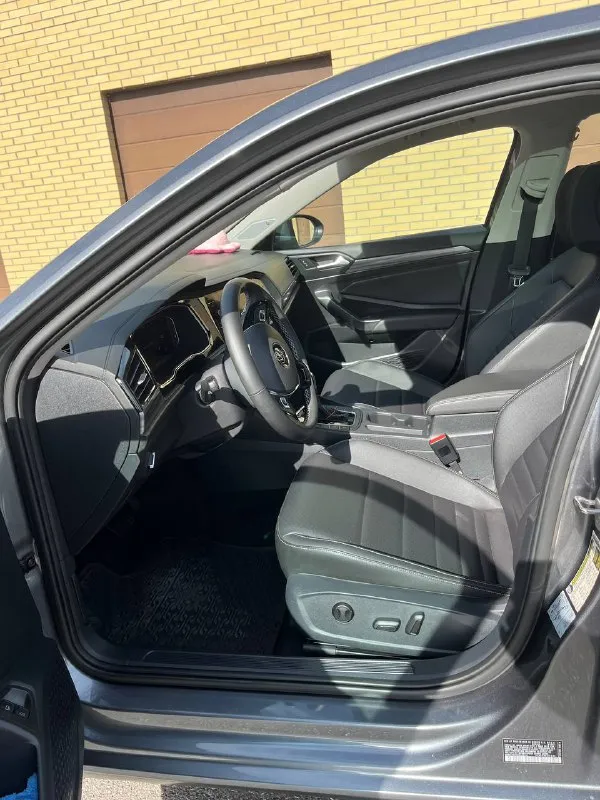 Volkswagen jetta mk7 в комплектации sel, 11/2021 автомобиль год во владении, полностью обслужен и ухожен, кузов в керамике, то каждые 7 тысяч, состояние машины очень хорошее по всем интересующим вопросам отвечу в смс или по телефону торг у капота цена 2.1кк +79885773500 📞 звоните: +7(988)5773500 - фотография - 6