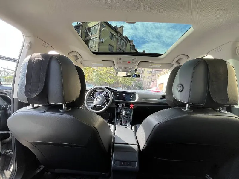 Volkswagen jetta mk7 в комплектации sel, 11/2021 автомобиль год во владении, полностью обслужен и ухожен, кузов в керамике, то каждые 7 тысяч, состояние машины очень хорошее по всем интересующим вопросам отвечу в смс или по телефону торг у капота цена 2.1кк +79885773500 📞 звоните: +7(988)5773500 - фотография - 8