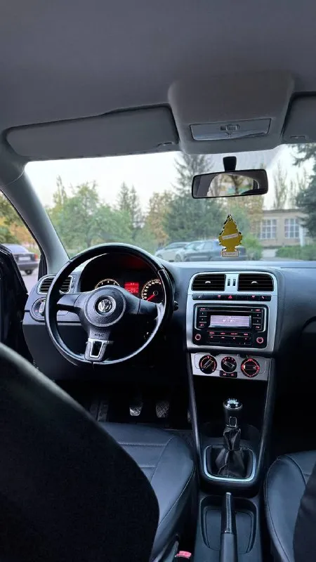 Продажа в днр
Volkswagen polo sochi edition,
2013 Г. В. (октябрь).
Собственник!
Двигатель 1.6,
Пробег 294.000
Работает отлично, без масложора. Механическая кпп, переключается плавно, без хруста и вылетов. Я второй владелец. Ходовая без стуков и скрипов. Литые диски r15, новая летняя резина. Максимальная комплектация: подогрев стекол и сидений, полный электропакет, электроуправление зеркалами. Электрика полностью исправна. Салон чистый, не прокуренный, пороги не затерты. За автомобилем следили, любые проверки! Цена 690.000 руб. , торг.
Звоните: +79495761932 - фотография - 7