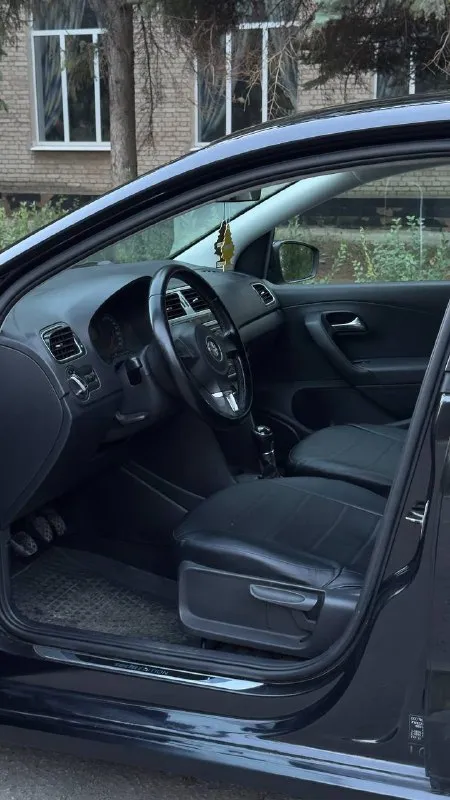 Продажа в днр
Volkswagen polo sochi edition,
2013 Г. В. (октябрь).
Собственник!
Двигатель 1.6,
Пробег 294.000
Работает отлично, без масложора. Механическая кпп, переключается плавно, без хруста и вылетов. Я второй владелец. Ходовая без стуков и скрипов. Литые диски r15, новая летняя резина. Максимальная комплектация: подогрев стекол и сидений, полный электропакет, электроуправление зеркалами. Электрика полностью исправна. Салон чистый, не прокуренный, пороги не затерты. За автомобилем следили, любые проверки! Цена 690.000 руб. , торг.
Звоните: +79495761932 - фотография - 8
