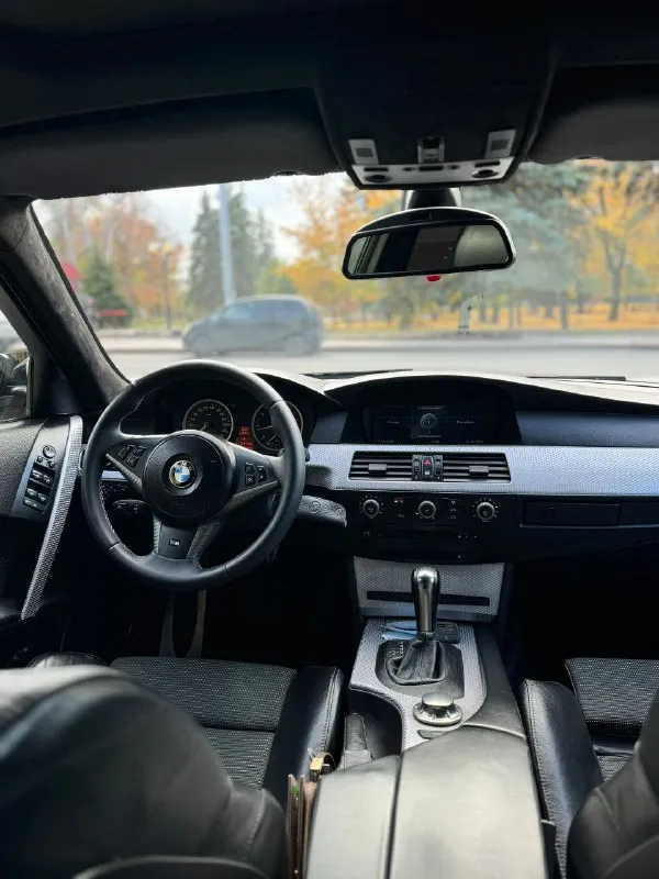 Bmw 5 3.0 атмосферный пробег 207000 (оригинальный) машина в отличном состоянии, владею машиной 4 года, делать не чего не нужно, сел поехал, заводской м-пакет, была пригнана из японии. состояние кузова отличное ! 2 комплекта резины. цена: 1,3🍋 телефон : +79493596231 telegram 📞 звоните: +7(949)3596231 - фотография - 5