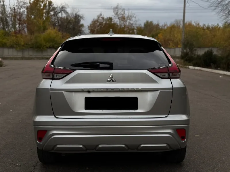 В продаже японская сборка mitsubishi eclipse cross цвет: серый металлик год выпуска: 2021/12 месяц (рестайлинг) : 1.5 бензин привод: подключаемый полный пробег: 66.000км предмаксимальная комплектация: se/sel состояние абсолютно нового автомобиля. стекла все родные, безопасность вся родная. любые проверки на сто только приветствуются. без пробега по рф! есть все для комфортной езды: -все ассистенты помощи вождение -двух зонный климат-контроль -подогрев сидений -салон из алькантары -слепые зоны -камера заднего вида -full led оптика -apple carplay, android auto -датчик света / дождя / давление в шинах -электроскладывание зеркал -диски r18 -autohold и многое другое. . машина находится в макеевке. вы будете первым владельцем машины в рф. полностью расстоможена и готова к постановке на учет. весь пакет документов входит в стоимость автомобиля!! остальные вопросы по телефону или в сообщение 📞+79493090162 (tg, whatsapp) 📞+79490020515 (tg) 2.275.000р 🎁 📞 звоните: +7(949)3090162 - фотография - 6