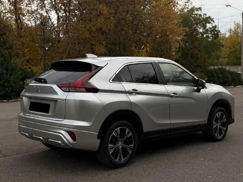 В продаже японская сборка mitsubishi eclipse cross цвет: серый металлик год выпуска: 2021/12 месяц (рестайлинг) : 1.5 бензин привод: подключаемый полный пробег: 66.000км предмаксимальная комплектация: se/sel состояние абсолютно нового автомобиля. стекла все родные, безопасность вся родная. любые проверки на сто только приветствуются. без пробега по рф! есть все для комфортной езды: -все ассистенты помощи вождение -двух зонный климат-контроль -подогрев сидений -салон из алькантары -слепые зоны -камера заднего вида -full led оптика -apple carplay, android auto -датчик света / дождя / давление в шинах -электроскладывание зеркал -диски r18 -autohold и многое другое. . машина находится в макеевке. вы будете первым владельцем машины в рф. полностью расстоможена и готова к постановке на учет. весь пакет документов входит в стоимость автомобиля!! остальные вопросы по телефону или в сообщение 📞+79493090162 (tg, whatsapp) 📞+79490020515 (tg) 2.275.000р 🎁 📞 звоните: +7(949)3090162 - фотография - 7