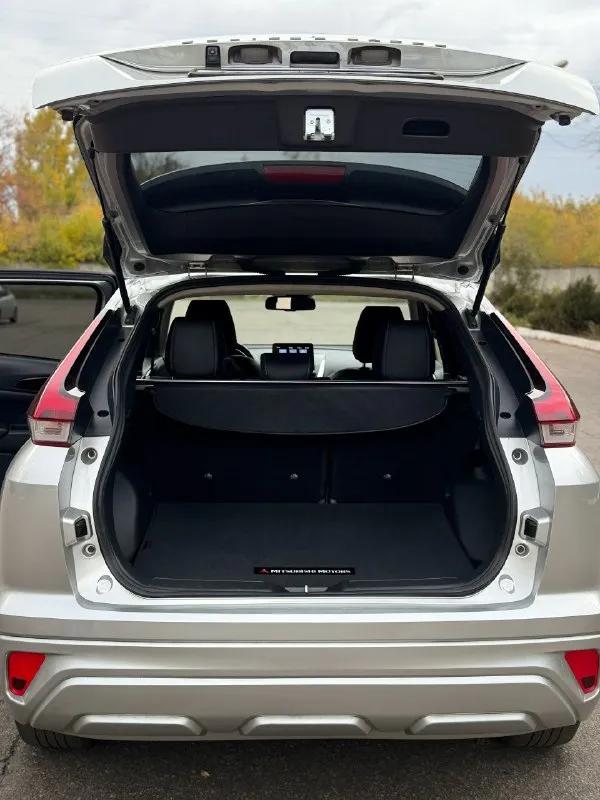 В продаже японская сборка mitsubishi eclipse cross цвет: серый металлик год выпуска: 2021/12 месяц (рестайлинг) : 1.5 бензин привод: подключаемый полный пробег: 66.000км предмаксимальная комплектация: se/sel состояние абсолютно нового автомобиля. стекла все родные, безопасность вся родная. любые проверки на сто только приветствуются. без пробега по рф! есть все для комфортной езды: -все ассистенты помощи вождение -двух зонный климат-контроль -подогрев сидений -салон из алькантары -слепые зоны -камера заднего вида -full led оптика -apple carplay, android auto -датчик света / дождя / давление в шинах -электроскладывание зеркал -диски r18 -autohold и многое другое. . машина находится в макеевке. вы будете первым владельцем машины в рф. полностью расстоможена и готова к постановке на учет. весь пакет документов входит в стоимость автомобиля!! остальные вопросы по телефону или в сообщение 📞+79493090162 (tg, whatsapp) 📞+79490020515 (tg) 2.275.000р 🎁 📞 звоните: +7(949)3090162 - фотография - 9