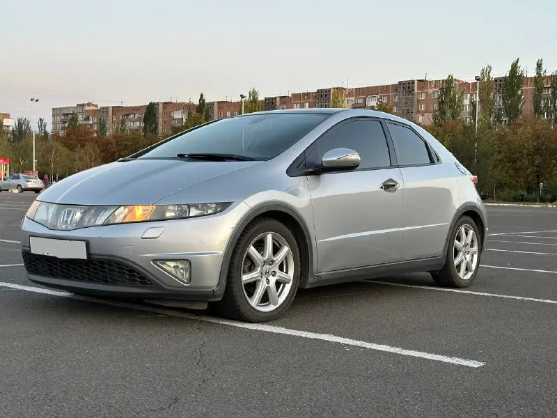 Продаю honda civic 2008 2.2d пробег 118000 2.2 турбодизель на механике!🔥 пригнана из франции максимальная комплектация для европейского рынка, на российский рынок такие не поставлялись панорама кожаный салон климат контроль мультируль эл. стеклоподъемники шикарная музыка экран с навигацией, которую можно перепрошить под рос карты есть пару не критичных моментов по кузову (все видно на фото) 2 комплекта резины полное переоформление в мрэо звоните, расскажу подробнее про машину и отвечу на все вопросы +79496460741 цена 830 000 торг - фотография - 2